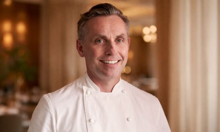 adam simmonds voyage restaurant closure